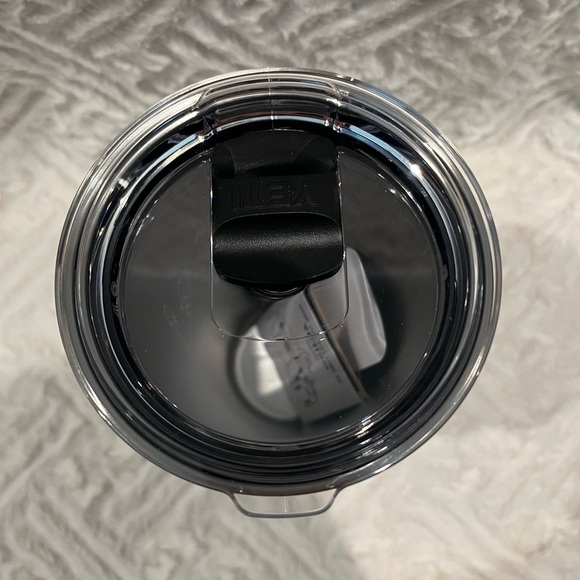 YETI 30 OZ STACKABLE RAMBLER TUMBLER WITH MAGSLIDER LID BIG WAVE BLUE NWT! - Picture 3 of 7